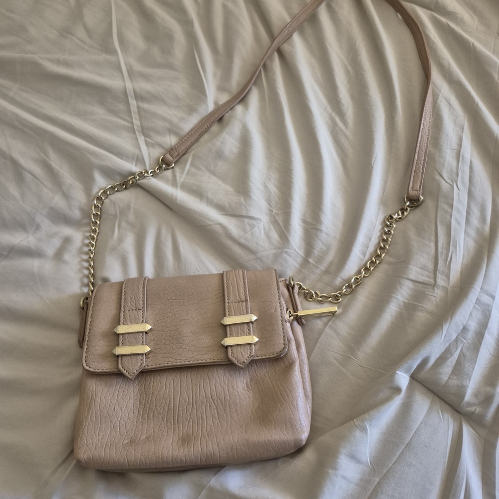 Chic Beige Crossbody Bag with Gold Chain